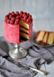 Das einfache rezept für süße tapas röllchen mit erdbeeren & himbeercreme. Fraulein Glucklich Dr Jekyll Und Mr Hyde Vanillekuchen Mit Himbeercreme Dripping Cake Vanillekuchen Himbeercreme Und Kuchen Rezepte