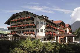 A visit to edelweiss lodge and resort brings you to one of the most idyllic destinations in the bavarian alps. Hotel Zugspitze Updated 2021 Prices Reviews Garmisch Partenkirchen Germany Tripadvisor