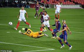 The best place to find a live stream to watch the match between barcelona and sevilla. Barcelona 1 1 Sevilla Philippe Coutinho Steps Up To Spare Ronald Koeman His First Defeat Daily Mail Online