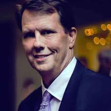 Lawrence Kunze's Instagram, Twitter & Facebook