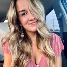 Kayla Reilly's Instagram, Twitter & Facebook