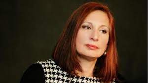 Τηλεπαιχνίδια τα οποία παρουσίαζε ή στα οποία συμμετείχε: Elenh Tzwrtzh Sta 45 Moy Me Kleidwse Sto Kamarini Ton Apeilhsa Oti 8a Ton Deirw Kai 3ekleidwse