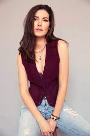 She has a sister named leeza edmundson smith. Chelsea Edmundson Imdb