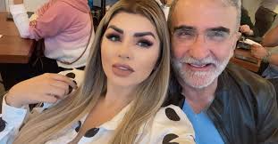 En una presunta clínica de rehabilitación y presentó una entrevista con alguien cercano a la familia fernández, en dicha plática se reveló que el hermano mayor de alejandro fernández habría estado internado para desintoxicarlo. Vicente Fernandez Jr S Girlfriend Responded To Those Who Spoke Ill Of Him For The New Controversy