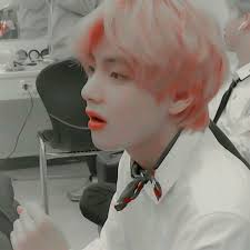 ك وكب التنس قات ت ت ايه ونغ red aesthetic grunge kim taehyung wallpaper red aesthetic