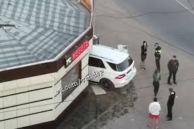 Jun 18, 2021 · на здания и земельные участки в центре столицы приморья, принадлежащие скрывающемуся от следствия. V Voronezhskoj Otrozhke Mercedes Protaranil Mebelnyj Salon Proisshestviya Dtp Proisshestviya Aif Voronezh