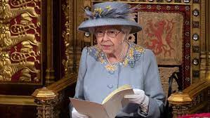 Prince william will follow queen elizabeth ii footsteps to the crown. Queen Elizabeth Devastated By Puppy S Death Report Deccan Herald