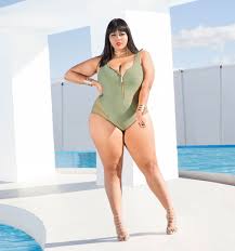 Plus size model and fashuon blogger looks like. Pin On Curve Fashion
