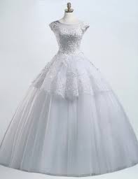 Der klassische, hochgeschlossene rundhalsausschnitt ist perfekt geeignet für frauen mit einem langen hals, kleiner brust und einem schmalen oberkörper. Schick Prinzessin Rundhalsausschnitt Bodenlang Armellos Weiss Tull Applikationen Hochzeitskleid Mit Schnurung Dresstells Com