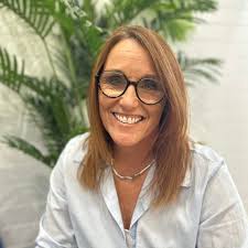 Janet Roa's Instagram, Twitter & Facebook