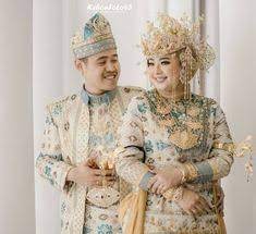Dibandingkan jenis pakaian adat riau yang lain, pakaian keseharian terbilang sangat sederhana. 26 Ide Sewa Baju Adat Kalimantan Barat Melayu Pontianak Kalimantan Pengantin Baju Pengantin