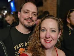 DANCING & SINGING WITH ZOLA & HERB .>