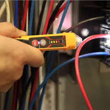 Its cat iv 1000 volt rating provides expanded operation and protection. Klein Non Contact Voltage Tester With Flashlight Review