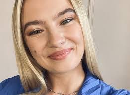 Melissa Gruber's Instagram, Twitter & Facebook