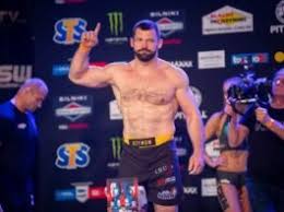 He began professional career in 2015 and currently has 7 fights, of which he won 3 and lost 3. 6mx5asnfymublm