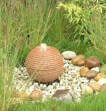 Ob etagenbrunnen, wasserschalen, brunnensteine, dorfbrunnen, kugelbrunnen oder garten sandstein wasserwand in 4 größen lieferbar. Gartenbrunnen Online Kaufen Bei Wasserelemente De Wasserelemente