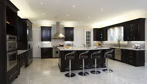 Spacious Modern Kitchen With Dark Cabinetry Breakfast Bar 4 Modern Diner Style Stools And Dark Kitchen Cabinets Modern Kitchen Colours Kitchen Cabinet Design