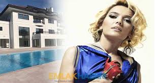 Evini Haciz Eden Memurlara Dava Acti Konserler Sarkici Memur