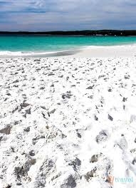 What A Day At Famous Hyams Beach Looks Like Wochenendreisen Urlaub Westaustralien