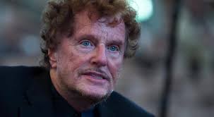 Wedel beschreibt in einem kapitel ausführlich die liebesbeziehung, die er vor 30 jahren mit schauspielerin hannelore elsner (67) hatte und der der gemeinsame sohn dominik entsprang. Nach Tod Von Hannelore Elsner Das Sagt Ihr Ex Partner Dieter Wedel