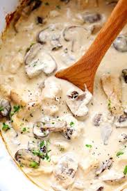 Delicieuse Et Facile A Faire La Recette Du Poulet Stroganoff Cuit A La Mijoteuse Recette Recettes De Cuisine Poulet Stroganoff Cuisine