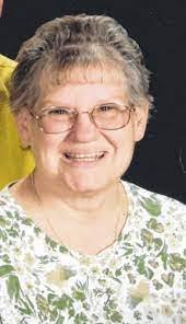 Lisa Feathers's Instagram, Twitter & Facebook