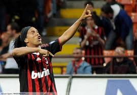 Ronaldinho former footballer from brazil attacking midfield last club: Mercato Ronaldinho De Retour En Europe