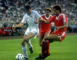 Il torneo venne vinto per la prima volta dal psv eindhoven, che sconfisse in finale il benfica 25 Mei 1988 Exact 30 Jaar Geleden Wint Psv Europa Cup 1 Psv Inside