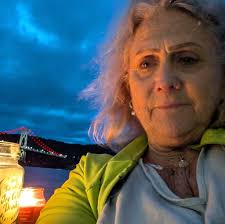 Can friends see my comments in groups?