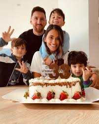 Still engaged to her fiancée lionel messi? Antonela Roccuzzo With Her Family Instagram Photos February 23 March 10 2021 In 2021 Lionel Messi Family Messi Messi And Neymar