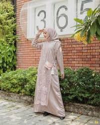 Memiliki tubuh yang gemuk bukanalah halangan untuk. 32 Ide Model Gamis Brokat Kombinasi Polos Terbaru Modis Elegan Dan Mewah Terbaik Model Brokat Muslim