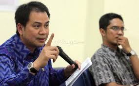Wakil ketua dpr aziz syamsuddin dilaporkan ke kpk karena dituding terlibat dalam kasus korupsi penyaluran dak kabupaten lampung tengah. Begini Kondisi Azis Syamsuddin Setelah Kecelakaan Sepeda Okezone Nasional