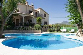 Dispone de 6 amplios dormitorios, gran salón con chimenea, 4 baños, cocina. Casa Mayo El Toliano Casa Rural En Moratalla Murcia