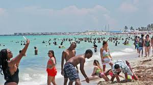 It is always a busy time in miami with thousands of people arriving in the city to get an advantage of its beaches and parks. Memorial Day On Miami Beach Ends With Big Crowds 153 Arrests Miami Herald