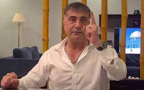 Yayınladığı videolarla tartışma yaratan iddialar ortaya atan sedat peker, son paylaşımında darbe yapacağı ve insanları sokağa çağıracağı kendisine ve adamlarına yönelik operasyonlardan sonra youtube kanalı üzerinden bir video serisi yayınlamaya başlayan sedat peker, gündemi sarsacak. Bazm3clmut774m