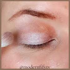 Applying eyeshadow is relatively easy. How Do You Apply Makeup To Aging Hooded Eyelids Step By Step
