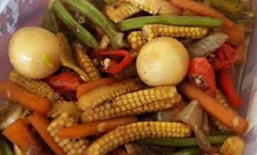 Panaskan minyak di teflon, goreng ayam, masukkan satu per satu dan buat saus lada hitam terlebih dahulu dengan menumis bawang putih dan bawang bombay sampai harum, kemudian masukkan cabai merah, cabai. 30 Hari Menu Sahur Praktis Dan Sehat