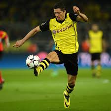 Robert lewandowski fifa 21 has 4 skill moves and 4 weak foot, he is. Robert Lewandowski Mietet Er Die Neue Breno Villa Bunte De