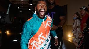 Floyd mayweather and jake paul were involved in an ugly brawl after the youtuber stole the boxing legend's cap. M0zckmlmcv6ntm
