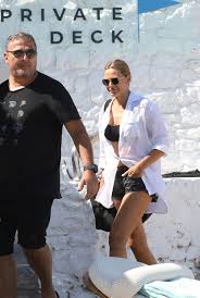 We did not find results for: To Look Paralias Poy Epele3e H Ybonnh Mposniak Marie Claire O Ti Exei Shmasia Gia Tis Gynaikes