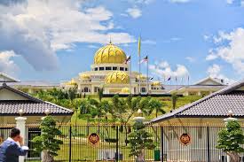 Pałac został otwarty w 2011 roku i zastąpił starą istana. Istana Negara Jalan Duta Places Stunning Photography Amazing Photography Travel Photography