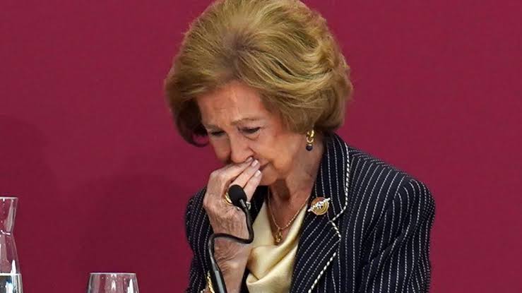 La reina Sofía rompe a llorar en un acto en Madrid