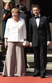 Angela Merkel In Bayreuth Die Schonsten Looks Brigitte De In 2020 Angela Merkel Merkel Bayreuth