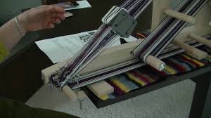 Da ich in letzter zeit öfter gefragt wurde, wie ich gelesene muster mit dem kamm webe, wollte ich hier einmal eine kleine anleitung veröffentlichen. Bandwebstuhl Inkle Loom Flinkhand Shop