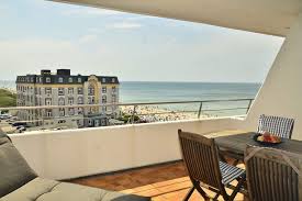 There is an elevator provided for the guests' convenience. Bewertungen Fur Ferienwohnung Haus Metropol In Westerland Wiking Sylt
