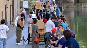 (italy travel guide).navigli is one of the most romantic neighborhoods in. Folla Sui Navigli A Milano Sindaco Sala O Cose Cambiano O Chiudo Tgcom24