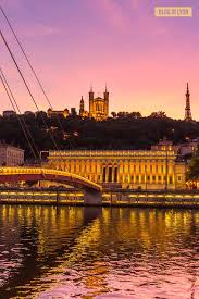 Lyon est une ville historique que l'on appelle la capitale des gaules. Facebook