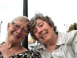 Ann Chiles's Instagram, Twitter & Facebook