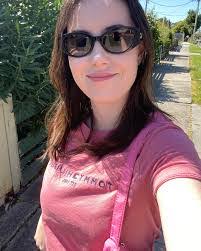 Kirsten Crane's Instagram, Twitter & Facebook