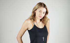 Ο λεωνίδας καλφαγιάννης, έχοντας σχεδόν αναρρώσει από το ατύχημα, επέστρεψε στα γυρίσματα της σειράς «για πάντα παιδιά» στην οποία συμμετέχει. Ntaria Toyrobnik Kormi 8anathforo Ebale Fwtia Sto Instagram Zappit